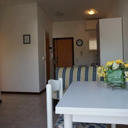 Casa Bianca 12 *